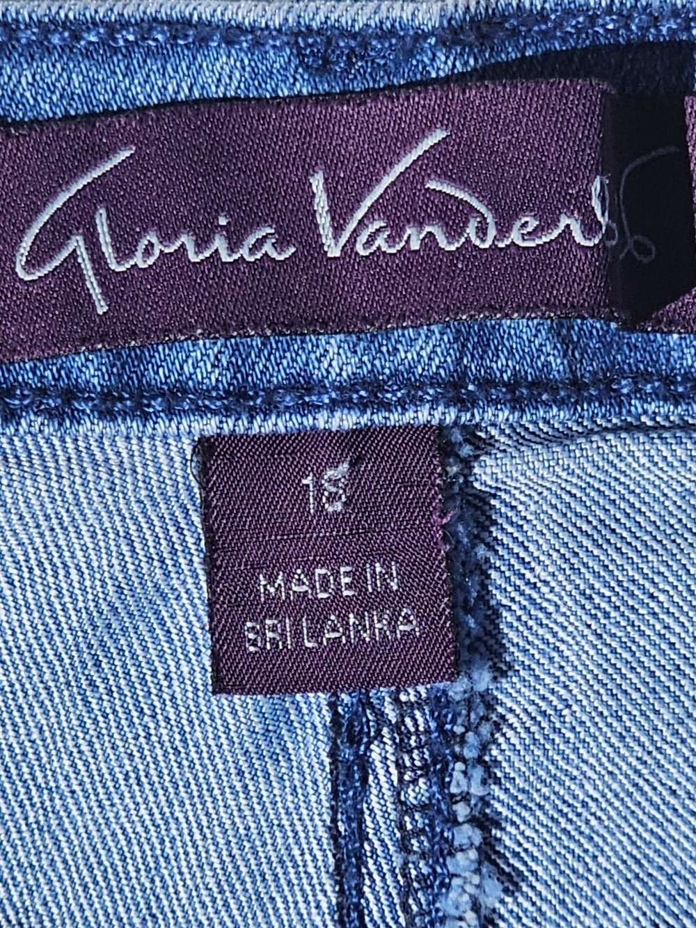 Gloria Vanderbilt Light Wash Stretch Jeans Women's Size 18. - Picture 3 of 4